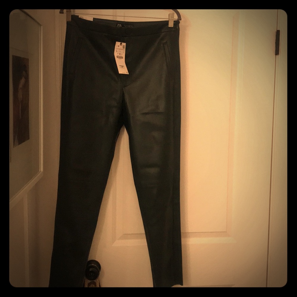 Legging hi-rise from Zara in Paris.